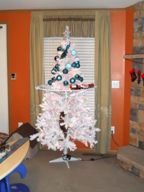 'Anti climb' train track