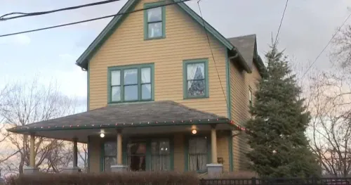 It's all kicking off outside the house of 'A Christmas Story'