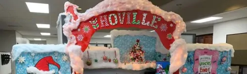 20 Ideas for Decorating Your Office at Christmas