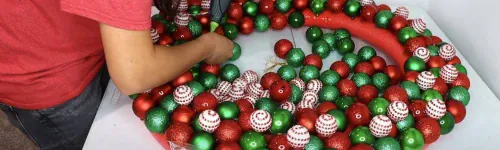 7 amazing Christmas decorations you can make with a pool noodle