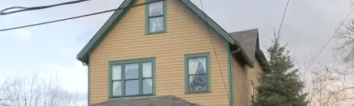 It's all kicking off outside the house of 'A Christmas Story'