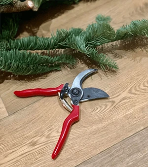 Step 3 - Cut Foliage / Garland to the correct size